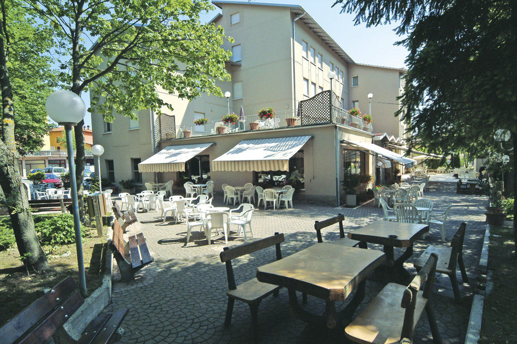 Hotel Falco D'Oro Tole Restoran fotoğraf