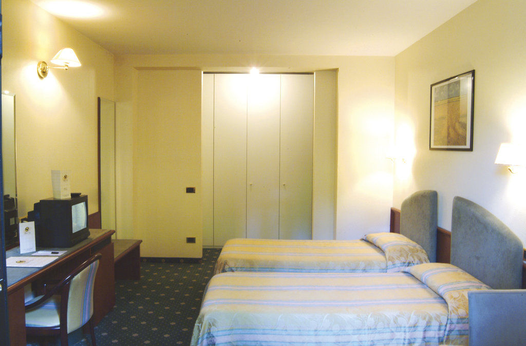 Hotel Falco D'Oro Tole Oda fotoğraf